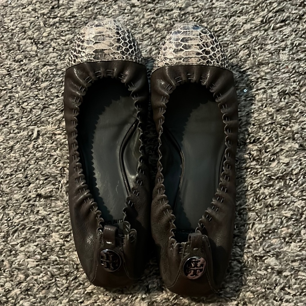 Tory Burch Abbey flats in leather/snake grey